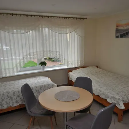 Проживание в семье Dzika Plaza *